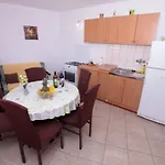Robinson Milic Apartment Selca kod Bogomolja
