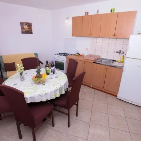 Robinson Milic Apartment Selca kod Bogomolja